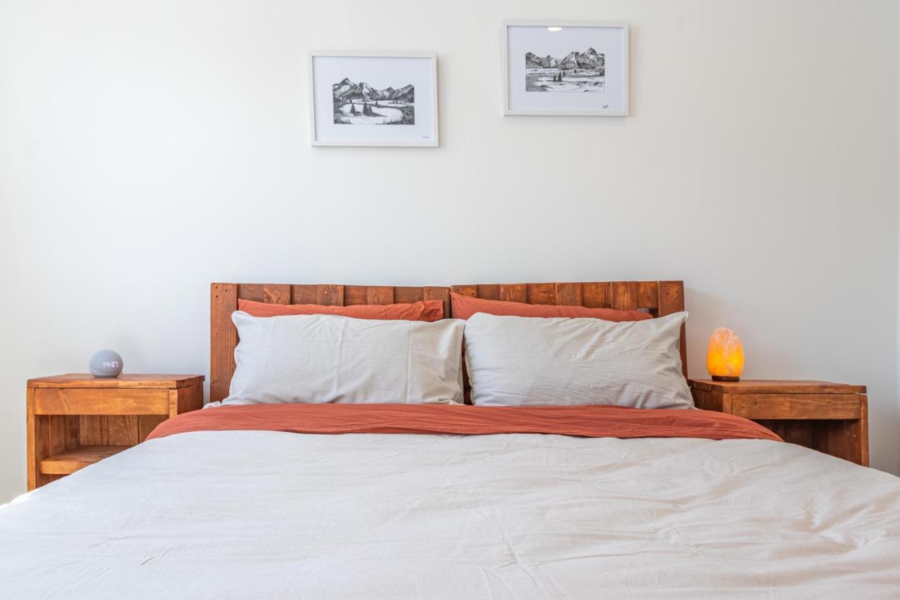 Cozy Retreat With Hot Tub Apartman Christchurch Kültér fotó