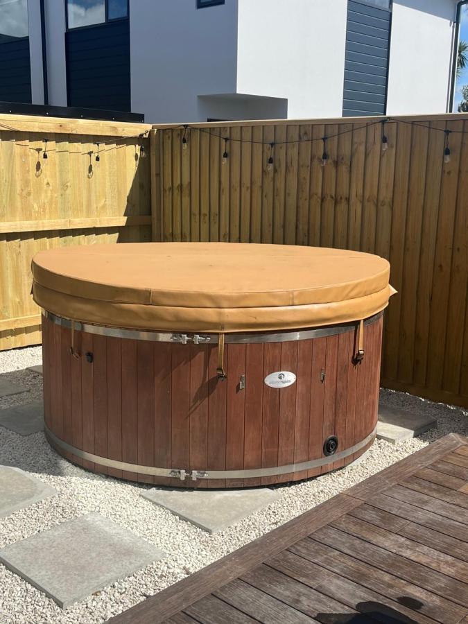 Cozy Retreat With Hot Tub Apartman Christchurch Kültér fotó